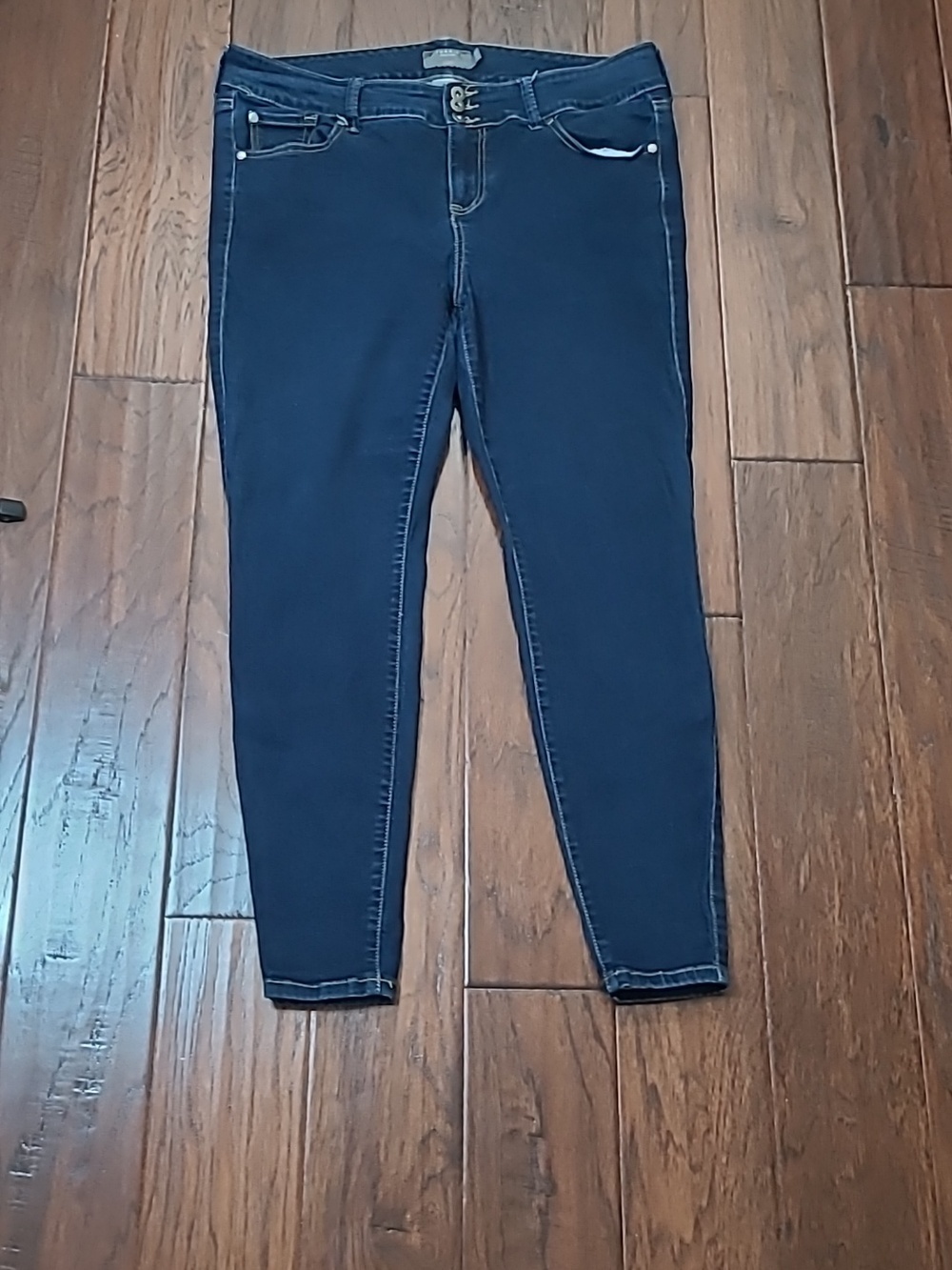 Torrid Stretch Super Soft Skinny Jeggings with Triple Button Waist size 16R